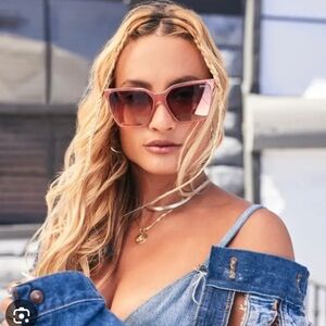 Quay Level Up in Milky Rose